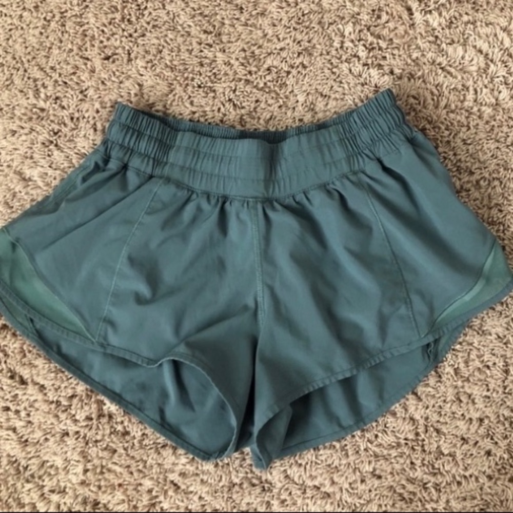 Lululemon hotty hot shorts 2.5 army green